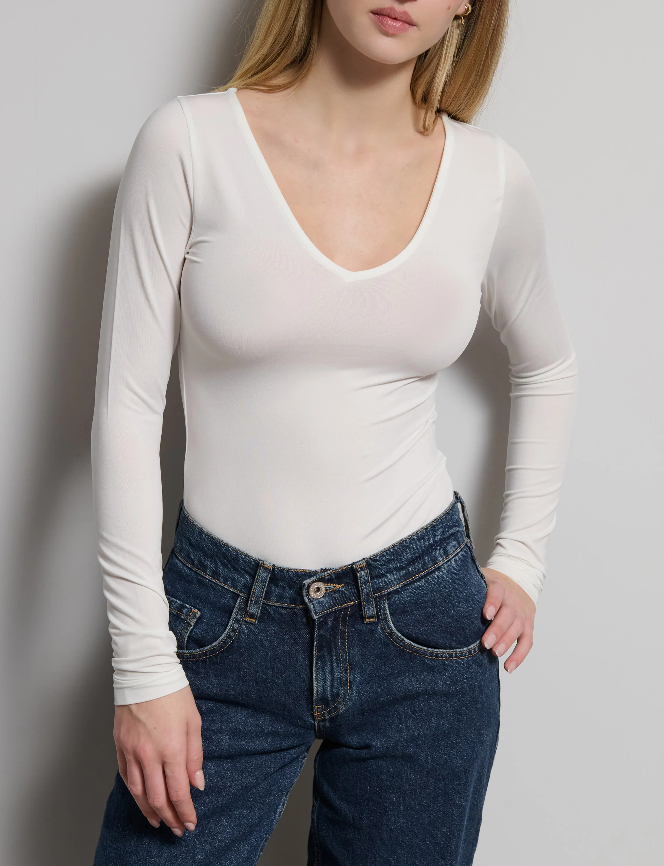 Body bianco a manica lunga con scollo a V