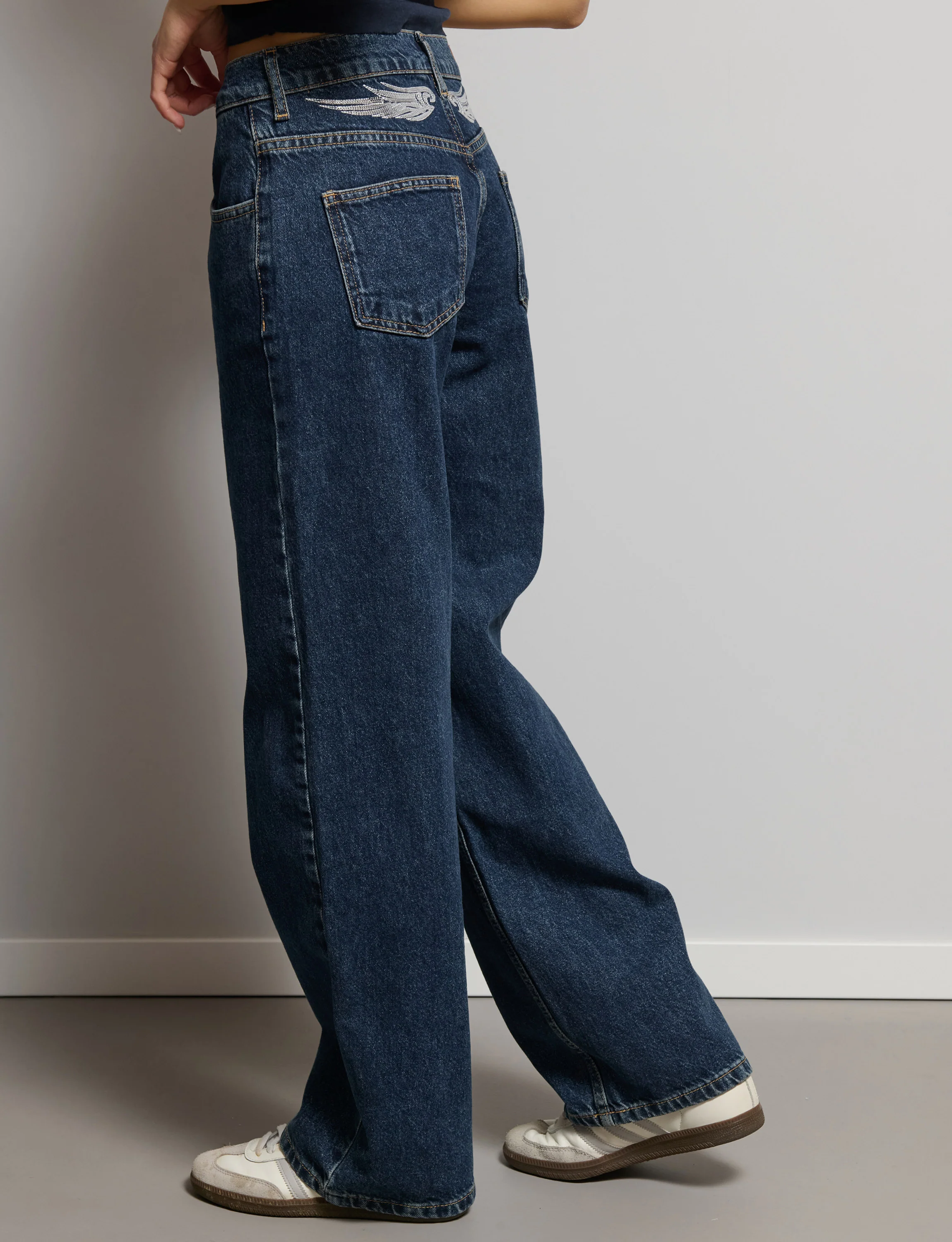 Jeans straight con ali paillettes - Image 4