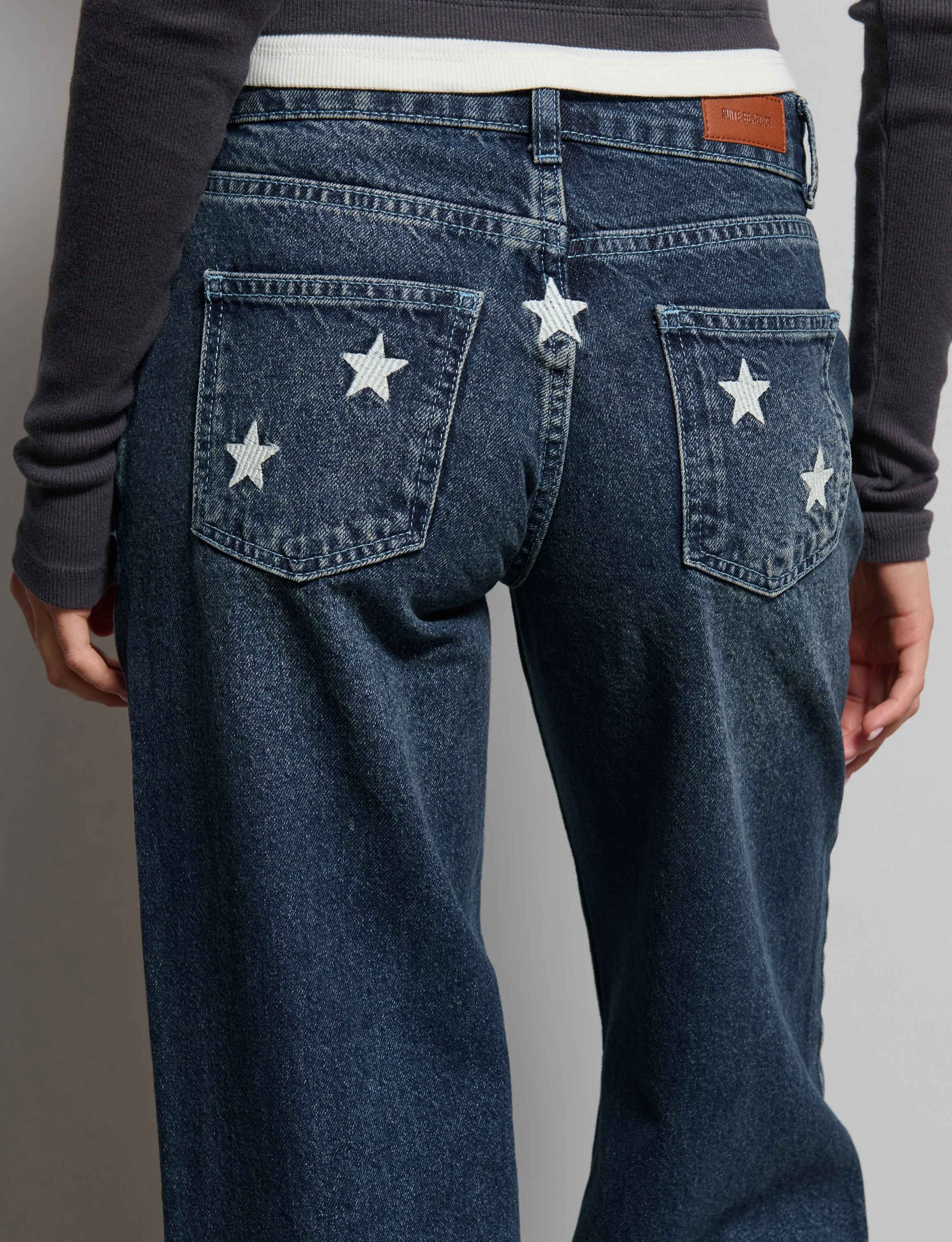 Jeans dritto con ricamo - Image 5
