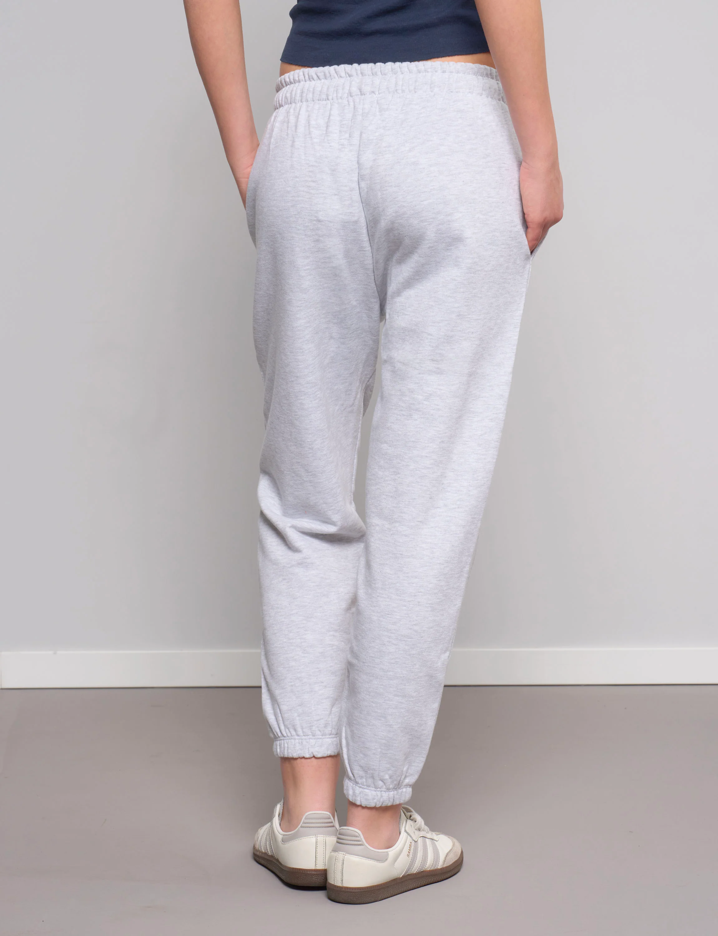 Pantalone grigio in felpa - Image 3