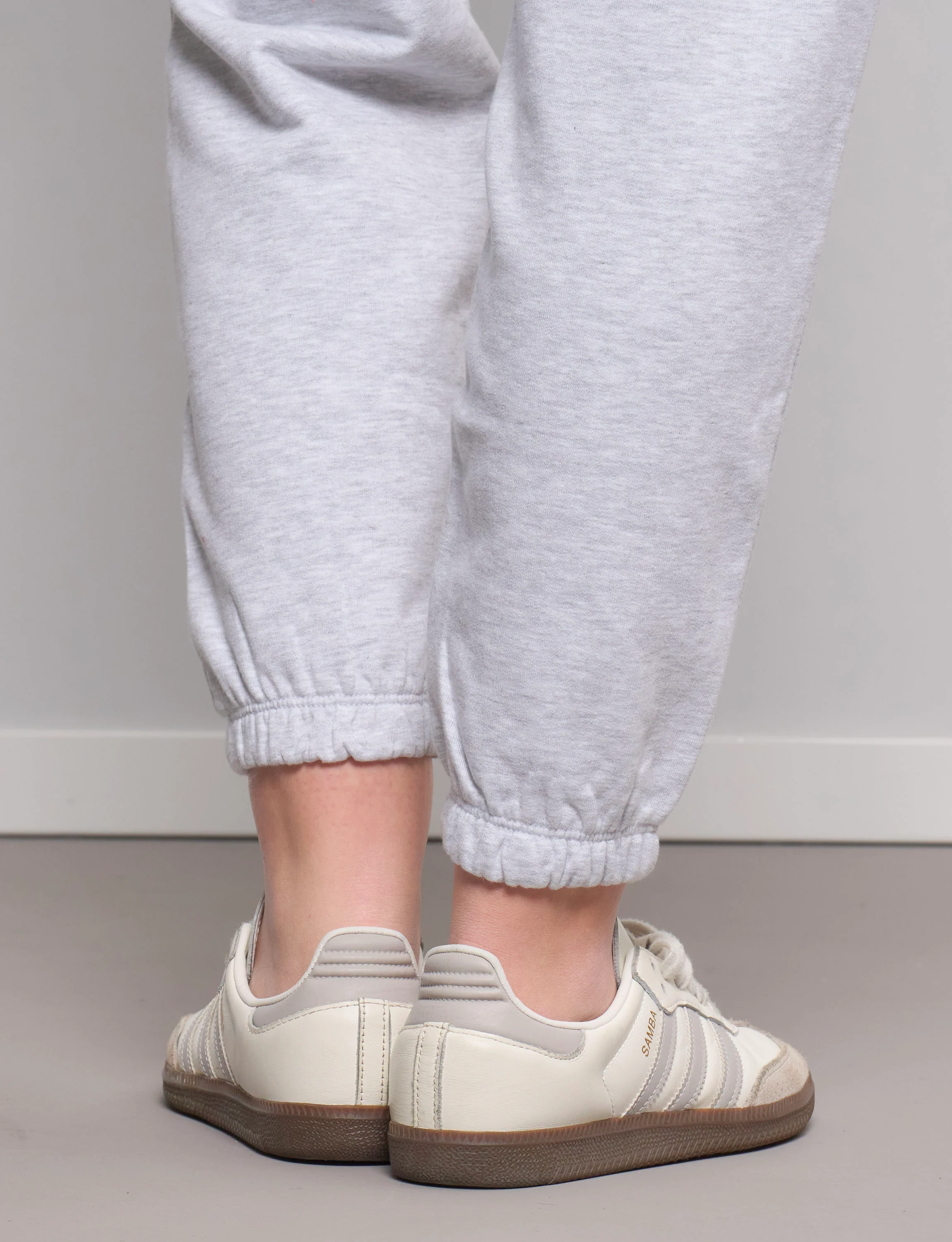 Pantalone grigio in felpa - Image 4