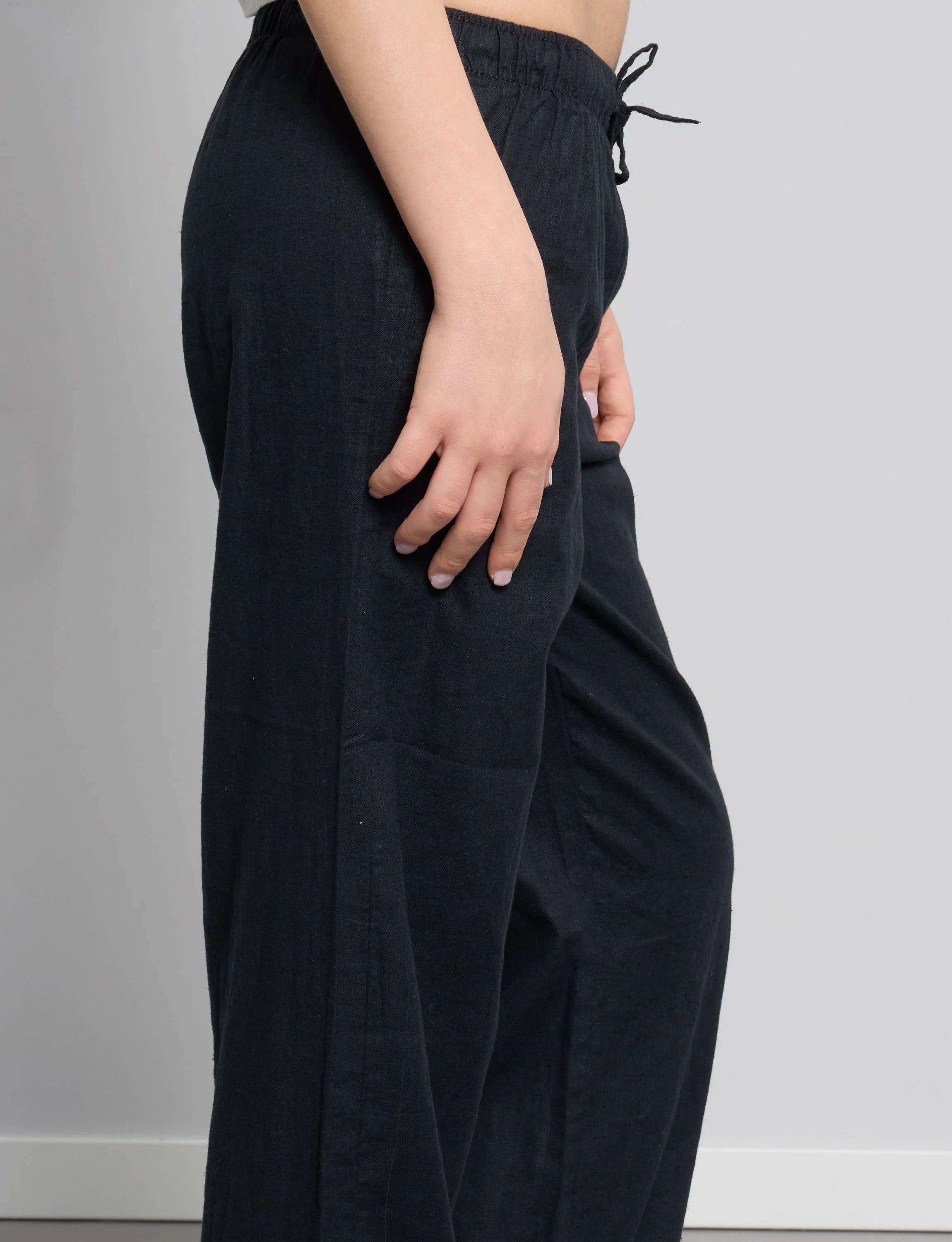Pantalone in lino nero a gamba ampia - Image 2