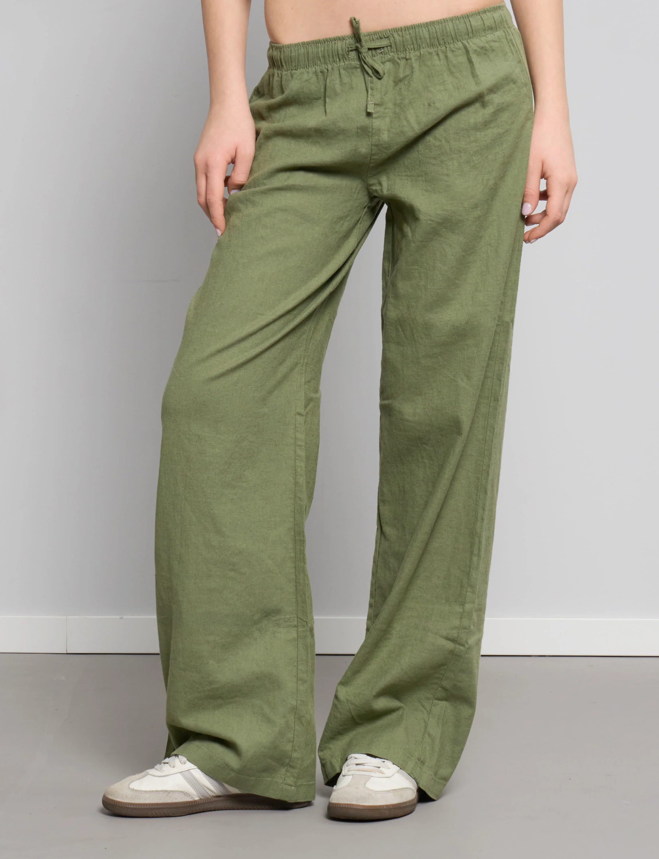 Pantalone in lino verde salvia a gamba ampia - Image 2