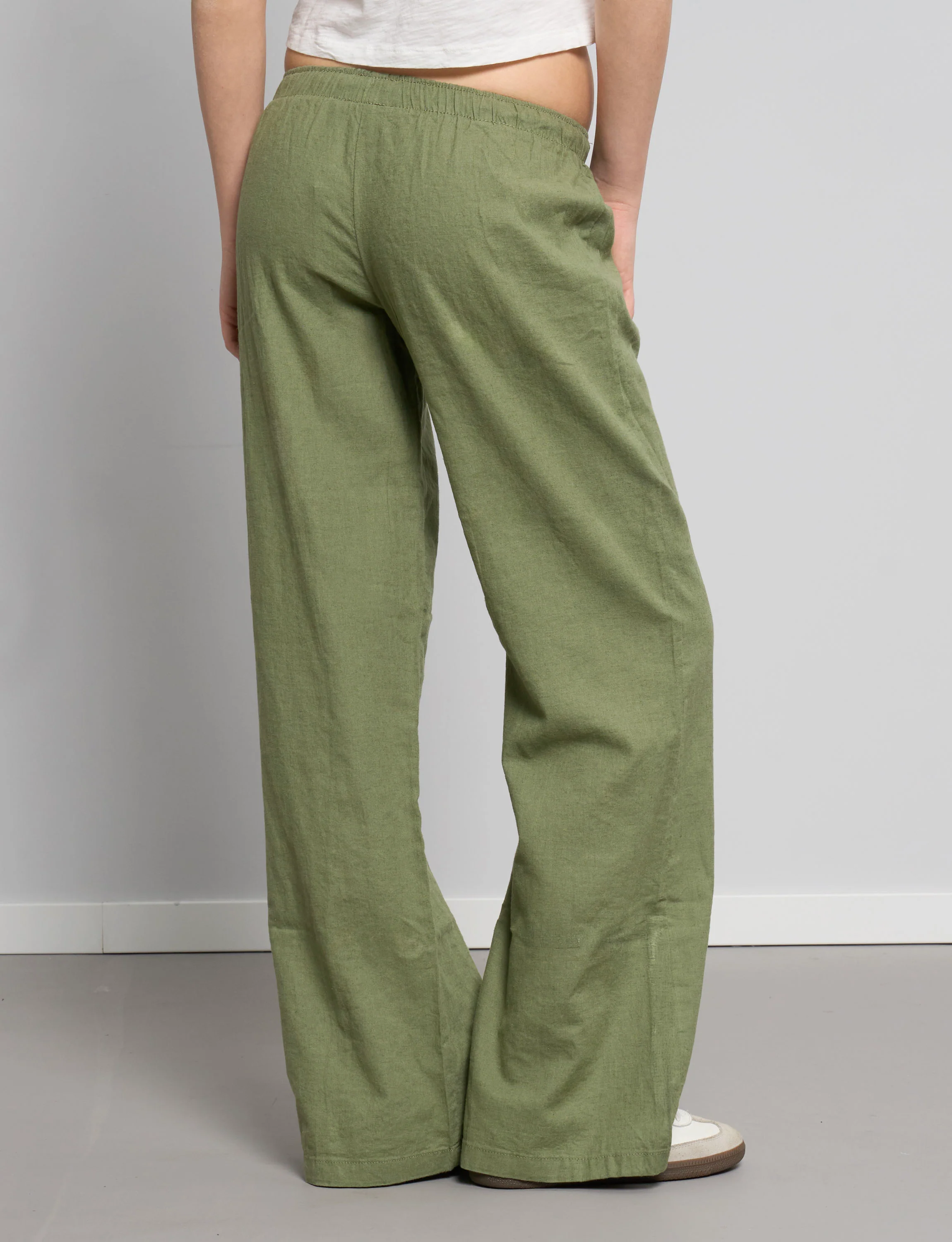 Pantalone in lino verde salvia a gamba ampia - Image 4