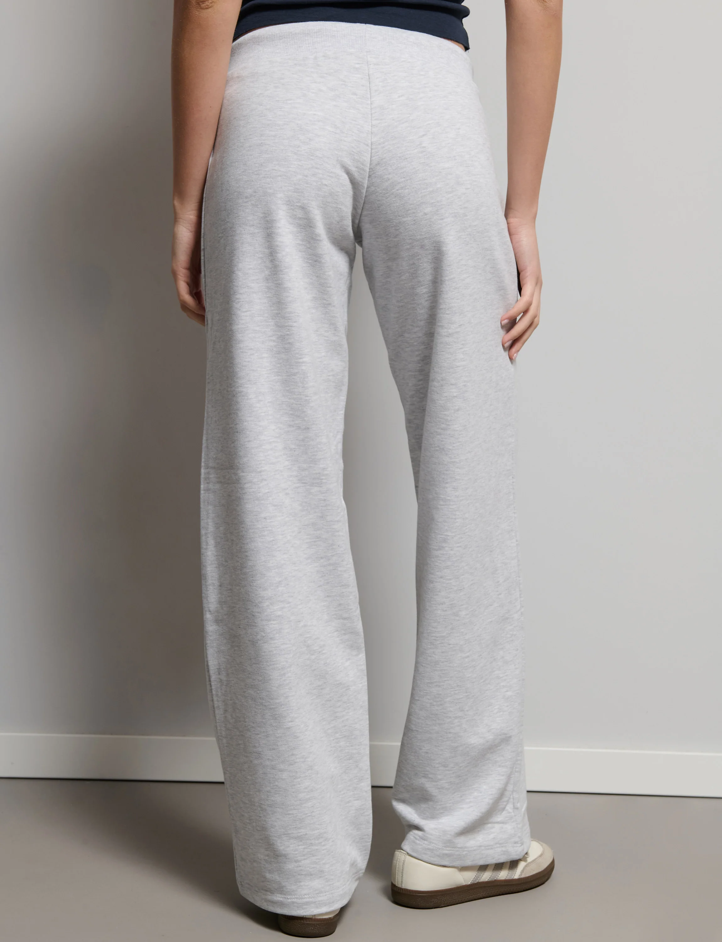 Pantalone tuta grigio con numero 96 - Image 4