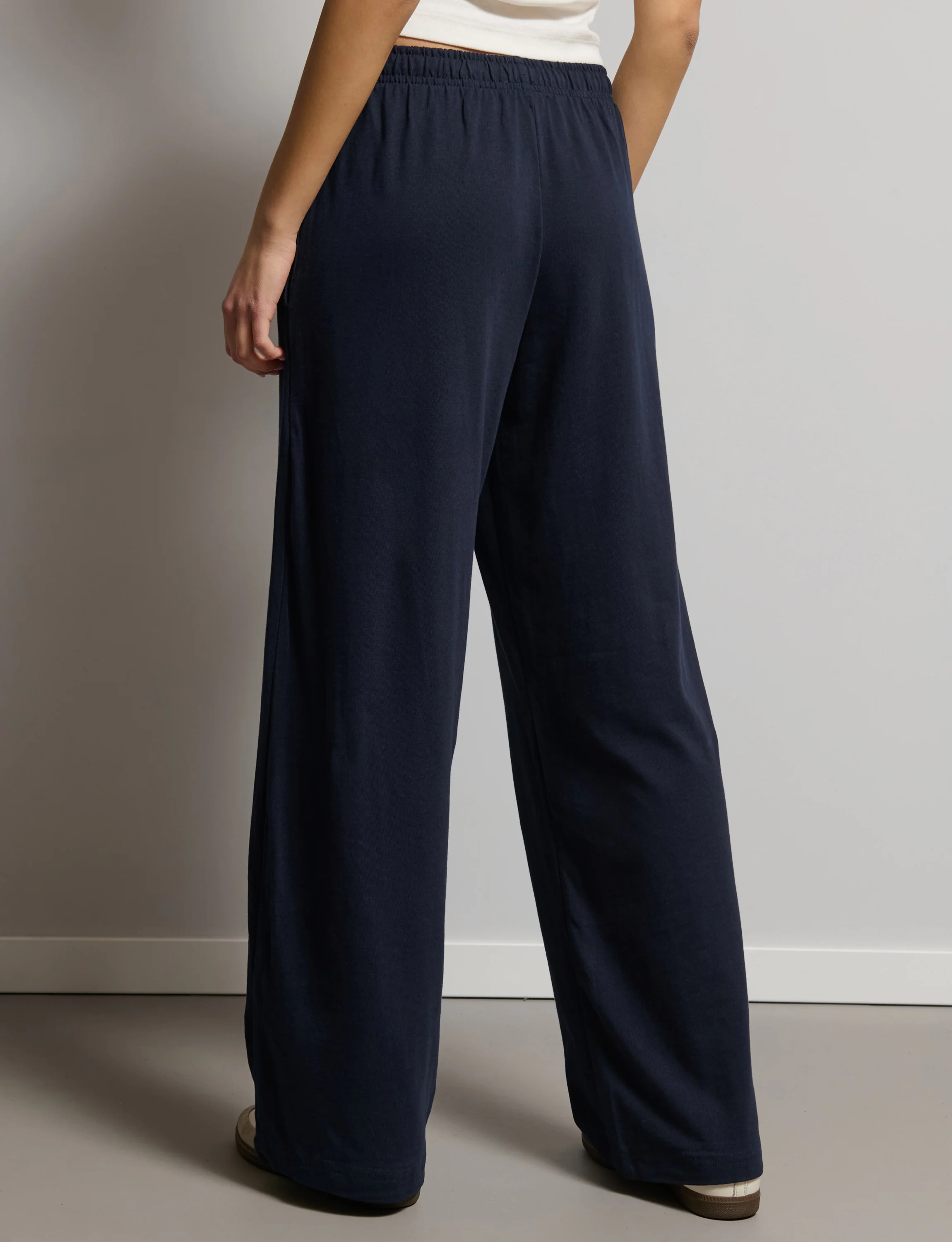 Pantalone tuta blu navy a gamba ampia - Image 4