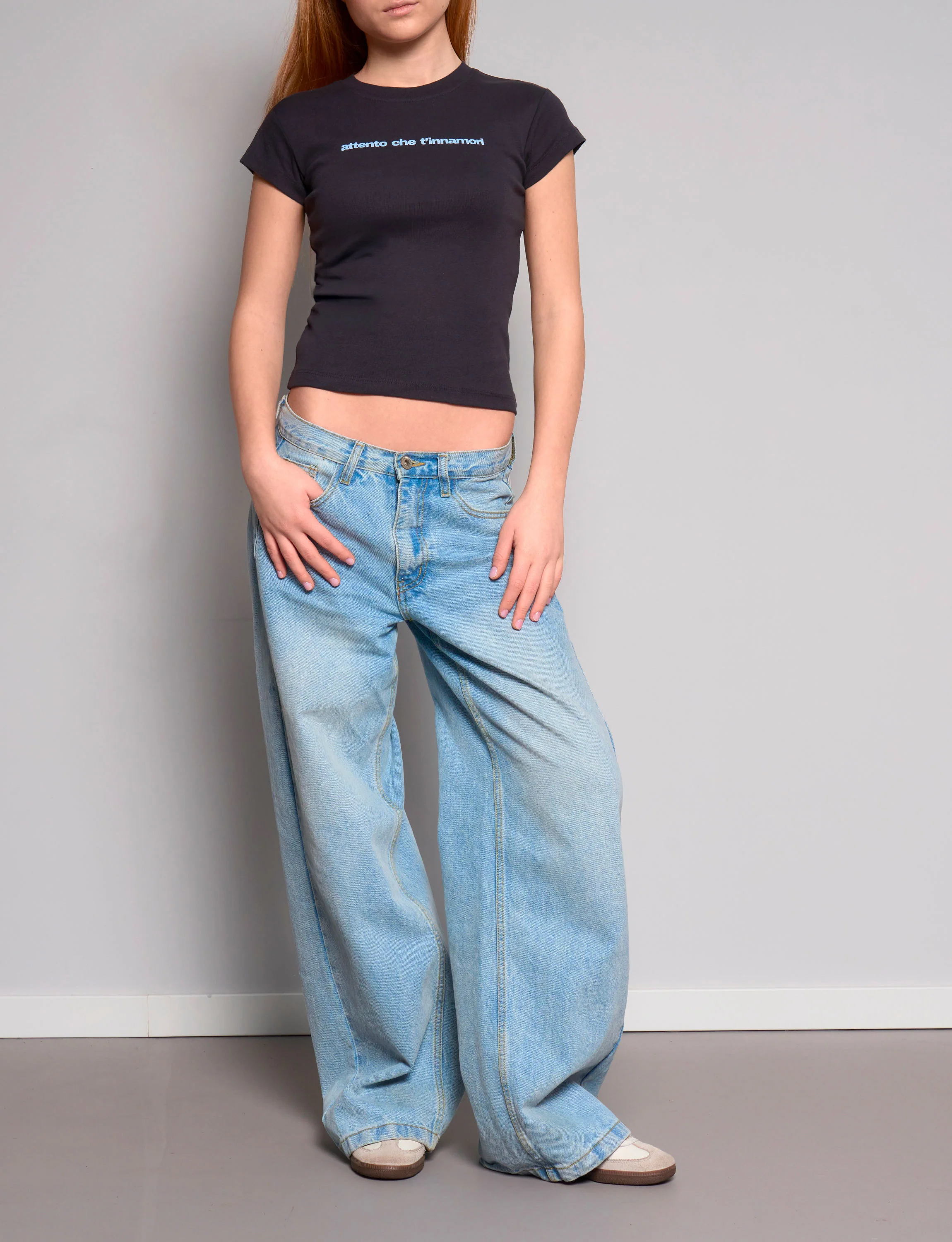 T-shirt blu notte con scritta "Attento che t'innamori" - Image 4