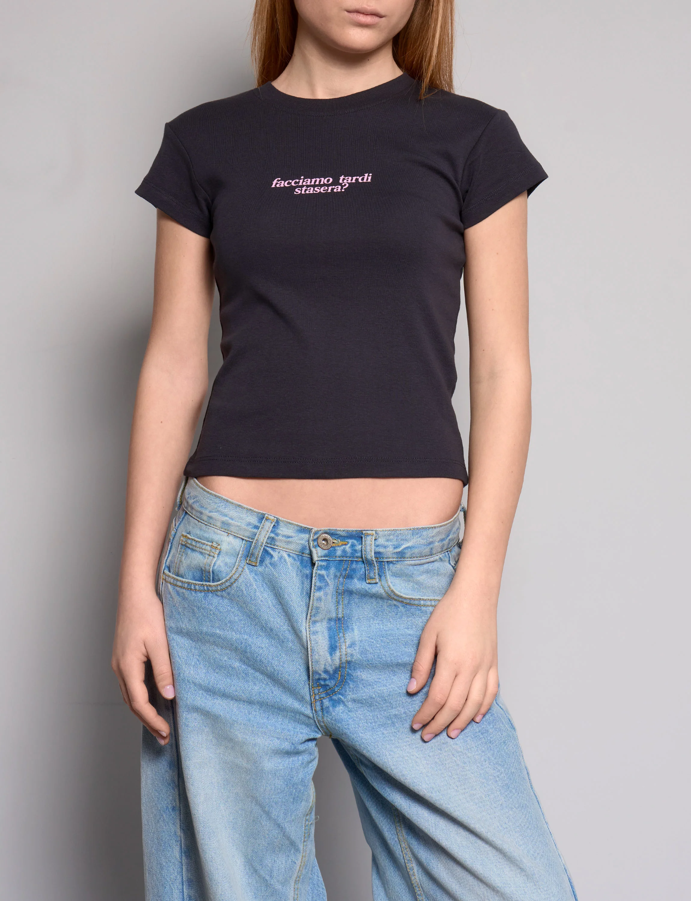 T-shirt blu notte con scritta "Facciamo tardi stasera?" - Image 3