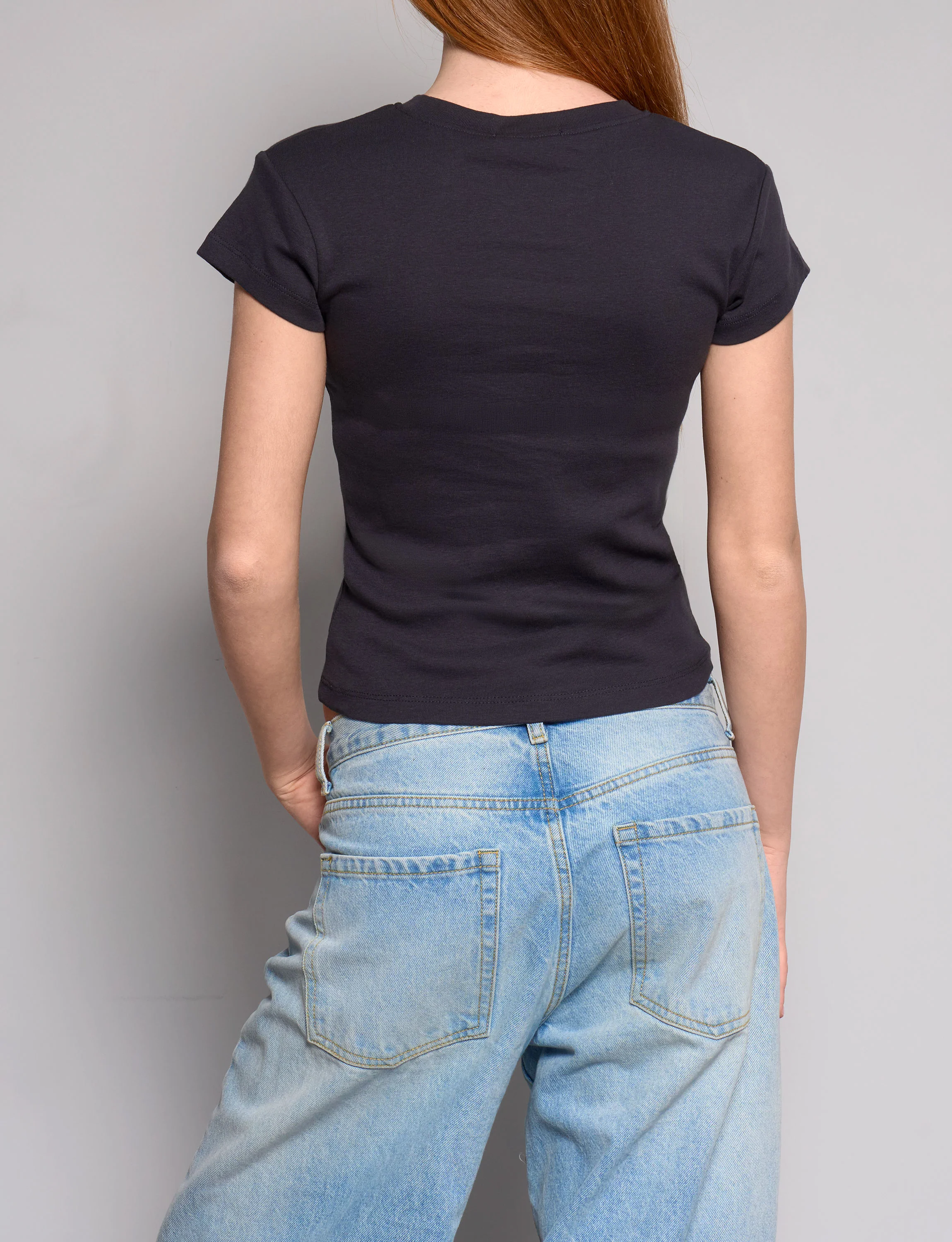 T-shirt blu notte con scritta "Facciamo tardi stasera?" - Image 4