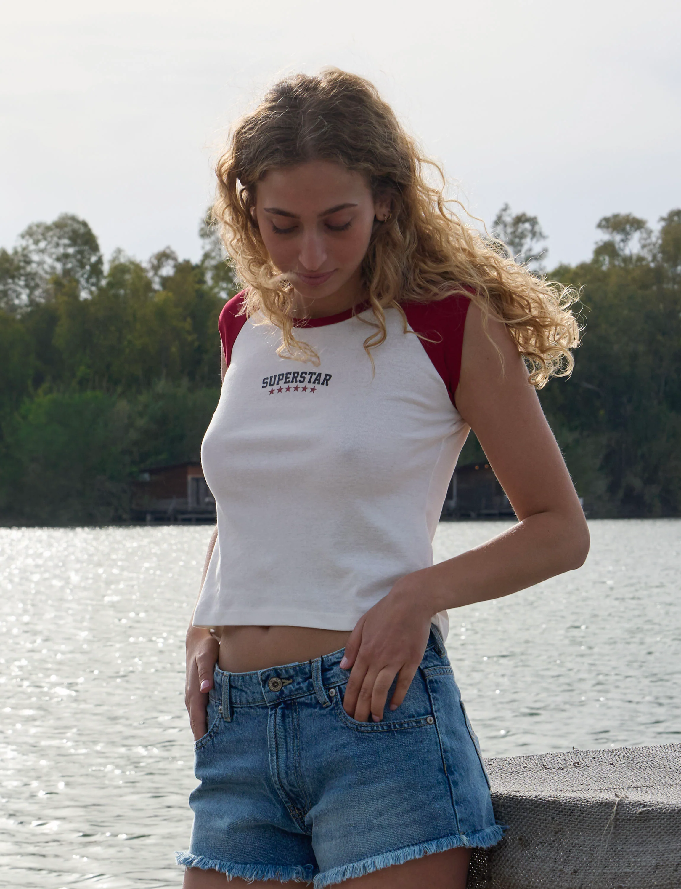 T-shirt manica bicolor con scritta "Superstar"