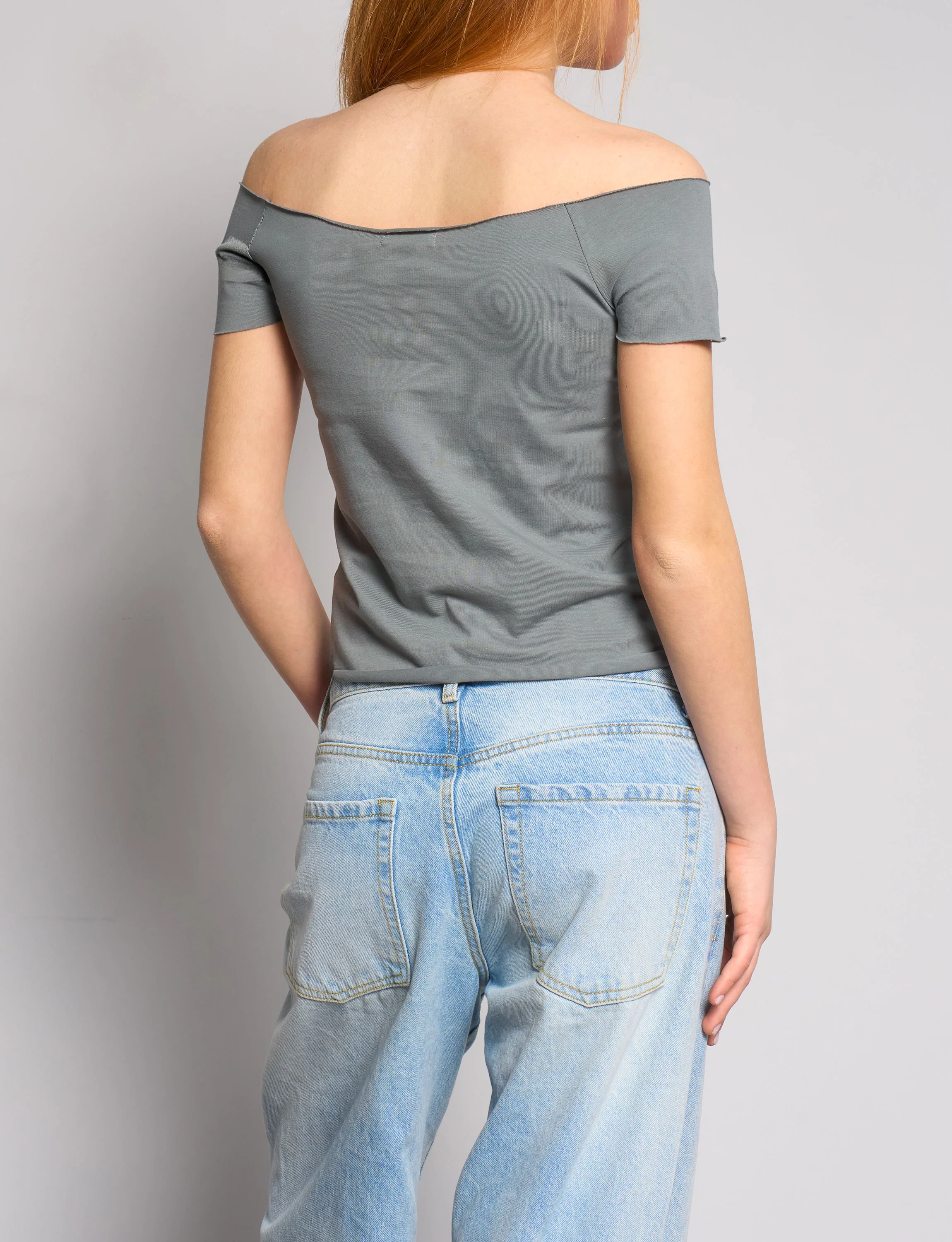 T-shirt a spalle scoperte con numero 16 - Image 3