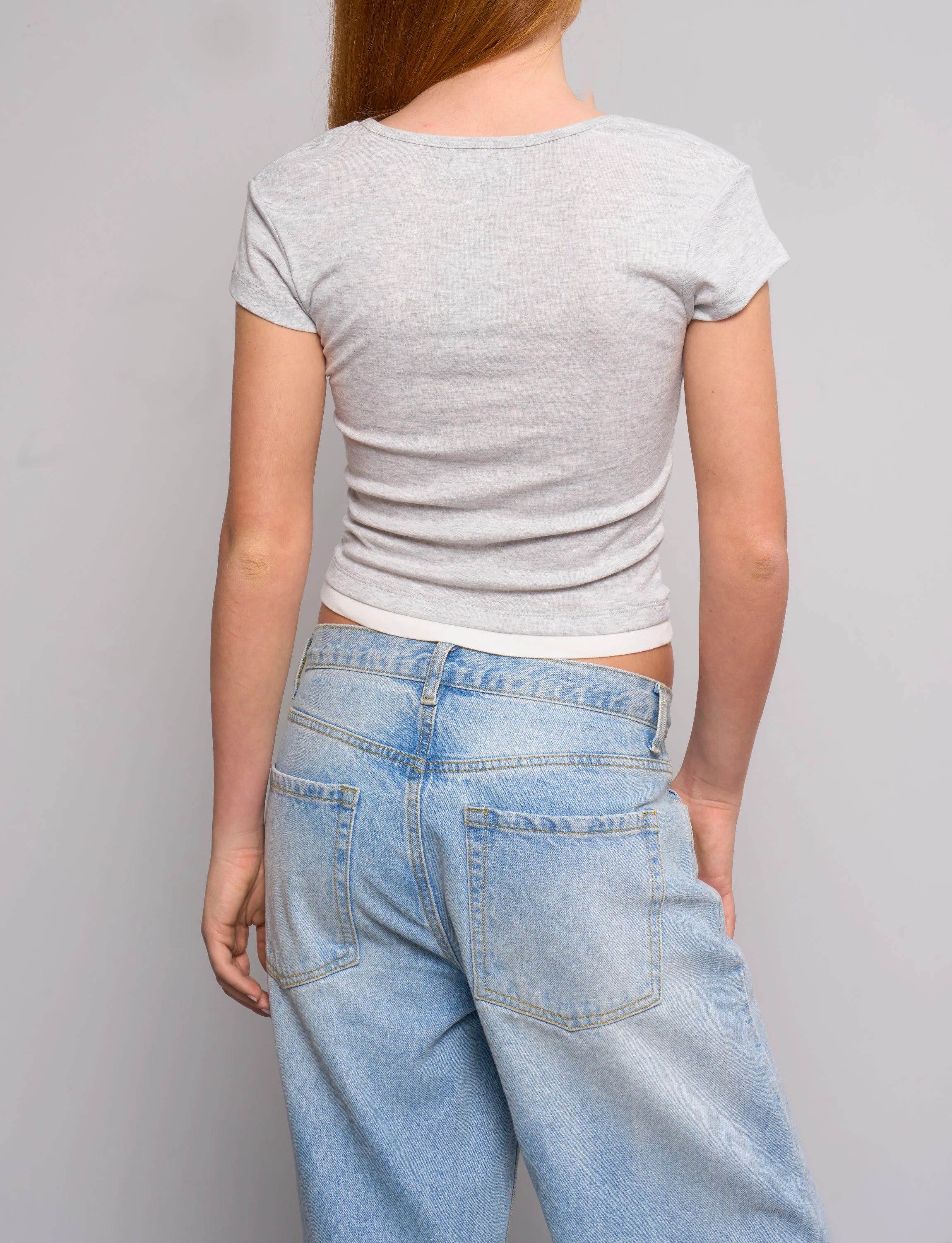 T-shirt grigio a doppio strato con bottoni a pressione - Image 4