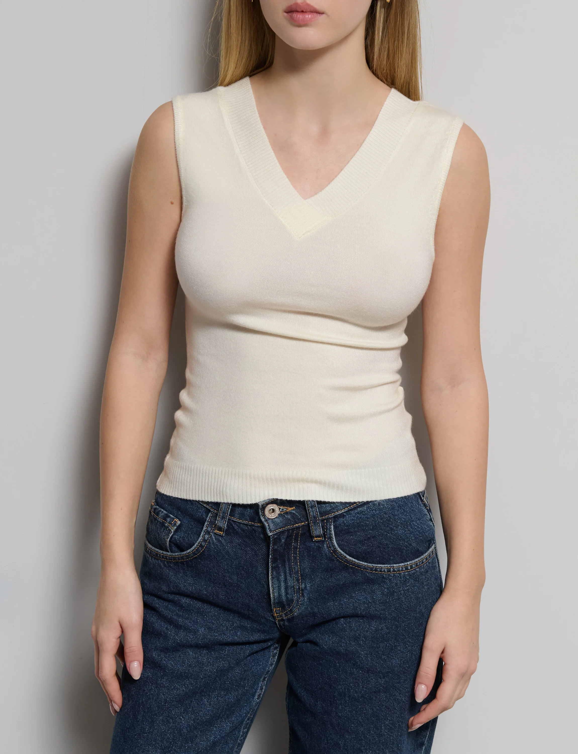 Top in maglia giro manica con scollo a V - Image 2