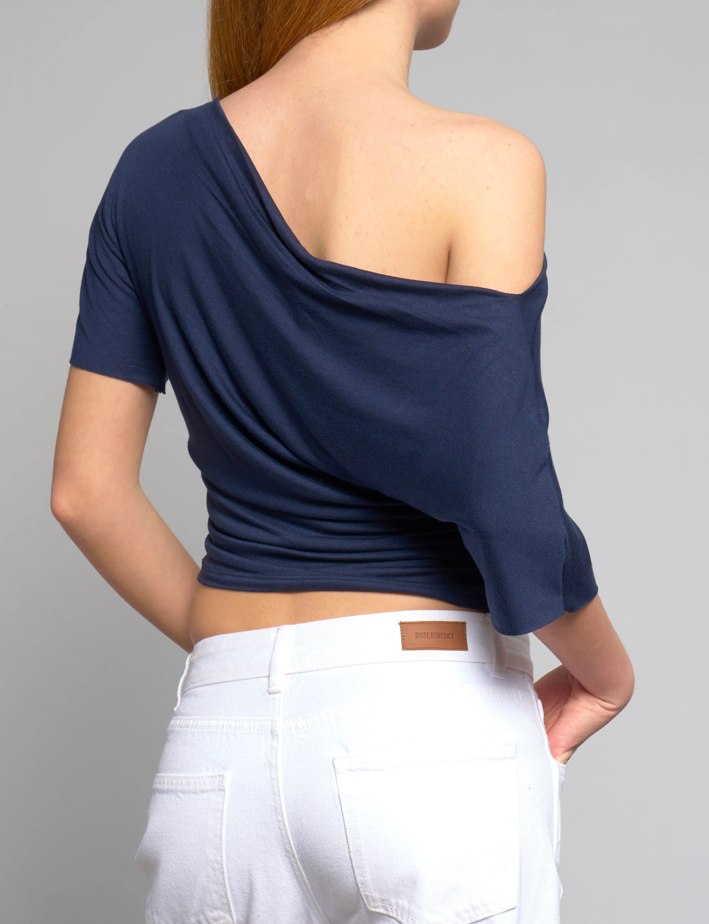 Top blu navy con scollo asimmetrico - Image 3